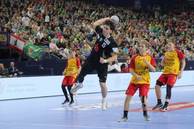 14 06 2026, xtgx, Handball, EHF Youth Trophy Final, Füchse Berlin GOG Handbold v l Leo Nowak Berlin wirft Tor, Torschuetze, erzielt Tor, Treffer, scores the goal Koeln