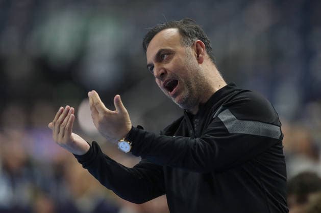 14 06 2026, xtgx, Handball, EHF Youth Trophy Final, Füchse Berlin GOG Handbold v l Hans Robert Bob Hanning Berlin coach gives instructions, gestures with arms, gesticulates, gives instructions Koeln