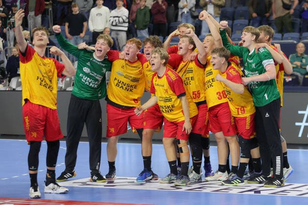 14 06 2026, xtgx, Handball, EHF Youth Trophy Final, Füchse Berlin GOG Handbold v l GOG cheering about the victory, cheering after the end of the game Cologne