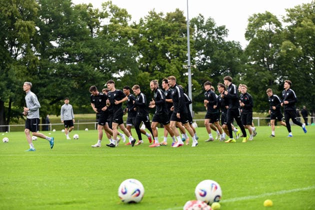First Training session of 1.FC Schweinfurt , Sachs-Stadion Football, Regionalliga Bayern First Training session of 1.FC Schweinfurt 14 Jun 2026 Sachs-Stadion , Schweinfurt, Germany Image: FC Schweinfurt back on the training field being led by the new trainer, Jan Gerlein. DFL REGULATIONS PROHIBIT ANY USE OF PHOTOGRAPHS AS IMAGE SEQUENCES AND OR QUASI-VIDEO Copyright: xPresseFotoxEvansx