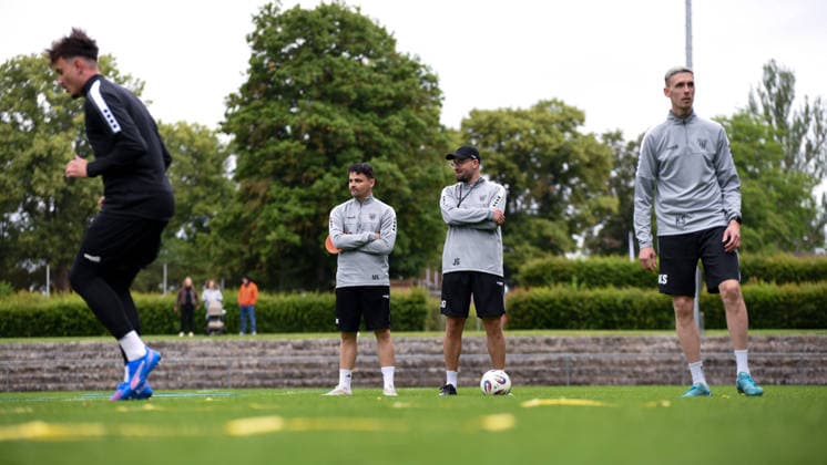 First Training session of 1.FC Schweinfurt , Sachs-Stadion Football, Regionalliga Bayern First Training session of 1.FC Schweinfurt 14 Jun 2026 Sachs-Stadion , Schweinfurt, Germany Image: New trainer Jan Gerlein, with Marcel Kühlinger, take 1.FC Schweinfurt back on the training field in preparation for the 2026 27 season. DFL REGULATIONS PROHIBIT ANY USE OF PHOTOGRAPHS AS IMAGE SEQUENCES AND OR QUASI-VIDEO Copyright: xPresseFotoxEvansx