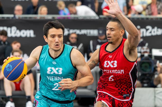 BASKETBALL - FIBA 3x3 World Tour VIENNA,AUSTRIA,14.JUN.26 - BASKETBALL - FIBA 3x3 World Tour. Image shows Stefan Stojacic (Vienna) and Worthy de Jong (Amsterdam).  GEPAxpictures xPhilippxBrem