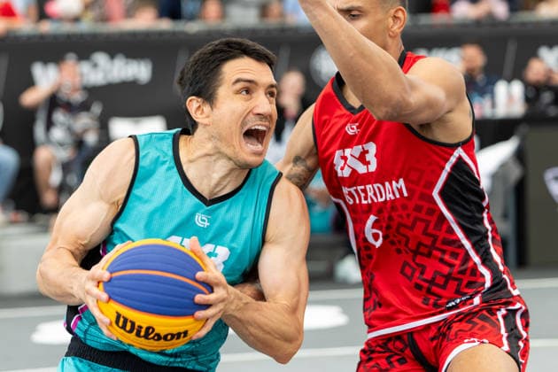 BASKETBALL - FIBA 3x3 World Tour VIENNA,AUSTRIA,14.JUN.26 - BASKETBALL - FIBA 3x3 World Tour. Image shows Stefan Stojacic (Vienna) and Worthy de Jong (Amsterdam).  GEPAxpictures xPhilippxBrem