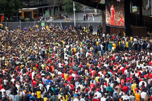 WORLD CUP LIVE SITE, Fans watch the FIFA World Cup, WM, Weltmeisterschaft, Fussball Group D Australia versus Tu?rkiye match live site at Tumbalong Park in Sydney, Sunday, June 14, 2026. ( NO ARCHIVING SYDNEY NEW SOUTH WALES Australia  Copyright: xNADIRxKINANIx 20260614134038988438