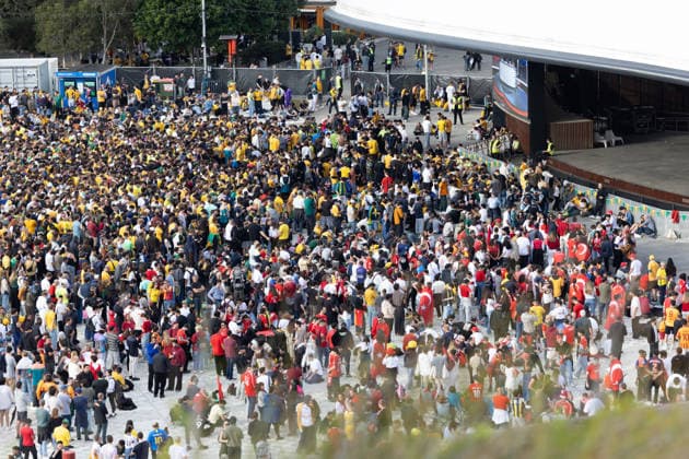 WORLD CUP LIVE SITE, Fans watch the FIFA World Cup, WM, Weltmeisterschaft, Fussball Group D Australia versus Tu?rkiye match live site at Tumbalong Park in Sydney, Sunday, June 14, 2026. ( NO ARCHIVING SYDNEY NEW SOUTH WALES Australia  Copyright: xNADIRxKINANIx 20260614165604401720