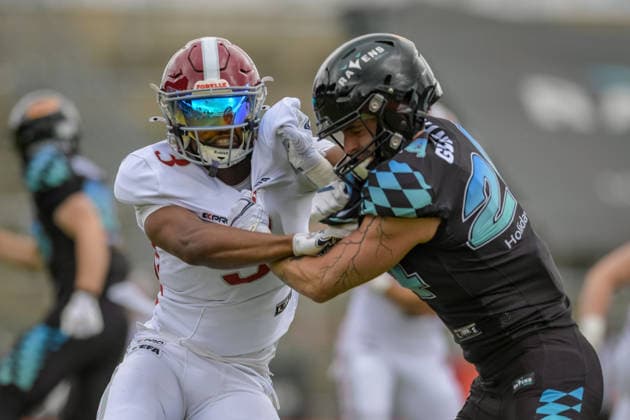 Dakota Thomas (Prague Lions, 03) and Jonas Guertnke (Munich Ravens, 24) fighting for ball, Munich Ravens vs Prague Lions, American Football, European Football Alliance, Week 5, 2026, 14.06.2026, Unterhaching uhlsport Sportpark Germany Copyright: xFootxBowlxPressexFotoxAgentur JUx