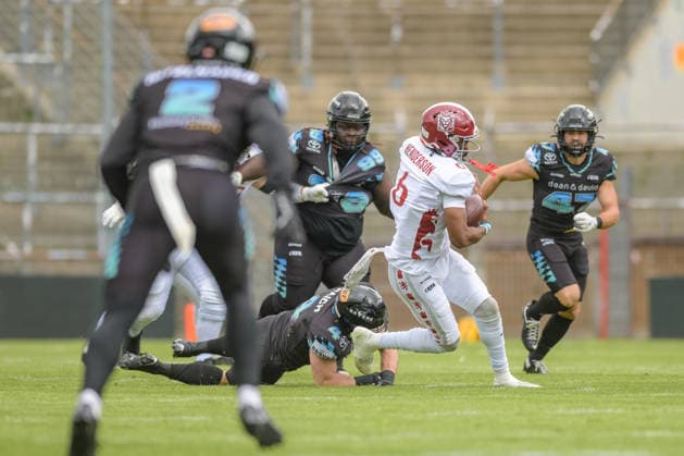 Jaylon Henderson (Prague Lions, 06) runs with the ball, Munich Ravens vs Prague Lions, American Football, European Football Alliance, Week 5, 2026, 14.06.2026, Unterhaching uhlsport Sportpark Germany Copyright: xFootxBowlxPressexFotoxAgentur JUx