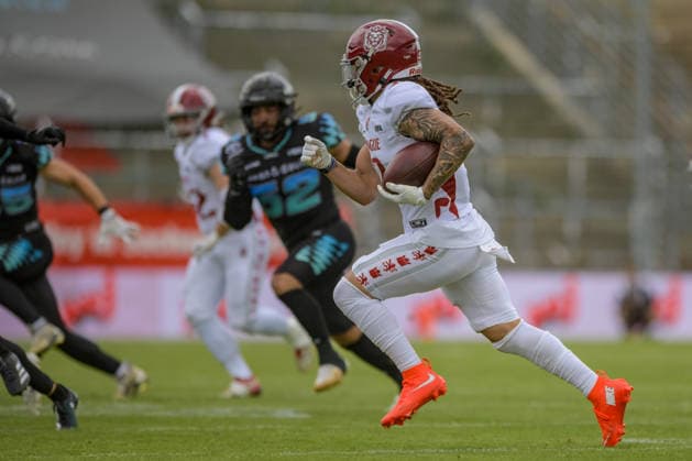 William Patterson (Prague Lions, 02) runs with the ball, Munich Ravens vs Prague Lions, American Football, European Football Alliance, Week 5, 2026, 14.06.2026, Unterhaching uhlsport Sportpark Germany Copyright: xFootxBowlxPressexFotoxAgentur JUx