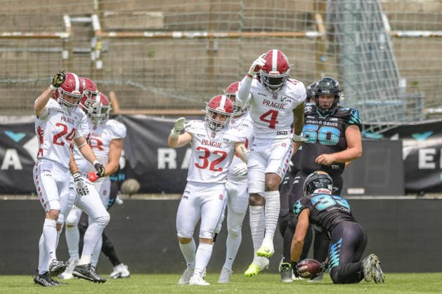 Ken Hike Jr. (Prague Lions, 04) celebrates defense stop, Munich Ravens vs Prague Lions, American Football, European Football Alliance, Week 5, 2026, 14.06.2026, Unterhaching uhlsport Sportpark Germany Copyright: xFootxBowlxPressexFotoxAgentur JUx