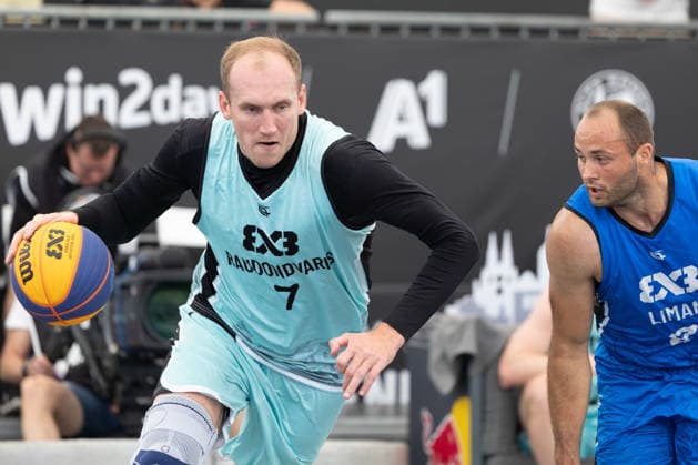 BASKETBALL - FIBA 3x3 World Tour VIENNA,AUSTRIA,14.JUN.26 - BASKETBALL - FIBA 3x3 World Tour. Image shows Aurelijus Pukelis (Raudondvaris) and Dorde Simeunovic (Liman).  GEPAxpictures xPhilippxBrem
