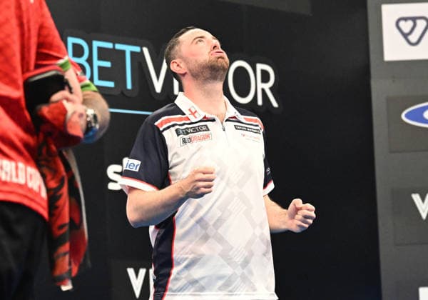 14 06 2026, xhbx, Dart World Cup of Darts 2026, v l Luke Humphries England cheers after the end of the match DFL DFB REGULATIONS PROHIBIT ANY USE OF PHOTOGRAPHS as IMAGE SEQUENCES and or QUASI VIDEO Frankfurt