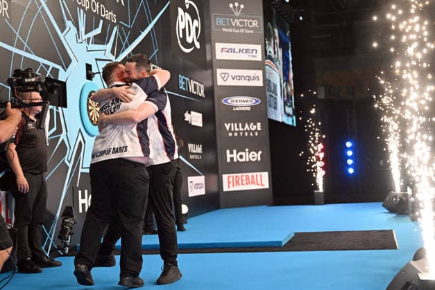 14 06 2026, xhbx, Dart World Cup of Darts 2026, v l Luke Littler England , Luke Humphries England cheering after the end of the match DFL DFB REGULATIONS PROHIBIT ANY USE OF PHOTOGRAPHS as IMAGE SEQUENCES and or QUASI VIDEO Frankfurt