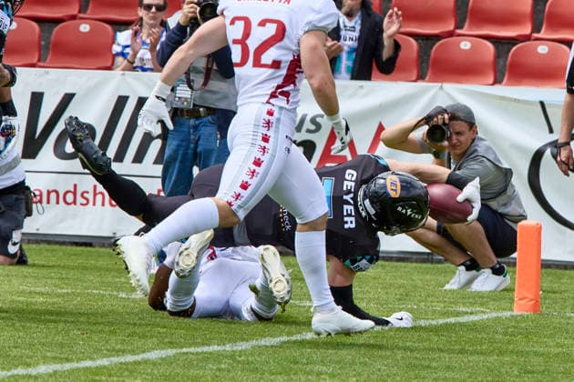 European Football Alliance EFA , Munich Ravens vs Prague Lions, Munich Ravens, Prague Lions, 2026 06 14 in München Unterhaching Alpenbauer Sportpark Unterhaching Touchdown Munich Ravens 6 0 GEYER Louis Munich Ravens Wide Receiver WR Nr7 MUC7 , DAKOTA Thomas Prague Lions Nr3 PRA3 sportworld München Unterhaching Alpenbauer Sportpark Unterhachin Bayern Germany