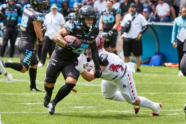 European Football Alliance EFA , Munich Ravens vs Prague Lions, Munich Ravens, Prague Lions, 2026 06 14 in München Unterhaching Alpenbauer Sportpark Unterhaching SEELIG Justus Munich Ravens Running Back RB Nr5 MUC5 , HLAVA Jonas Prague Lions Nr41 PRA41 sportworld München Unterhaching Alpenbauer Sportpark Unterhachin Bayern Germany