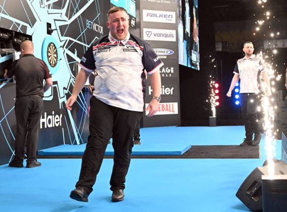 14 06 2026, xhbx, Dart World Cup of Darts 2026, v l Luke Littler England , Luke Humphries England cheering after the end of the match DFL DFB REGULATIONS PROHIBIT ANY USE OF PHOTOGRAPHS as IMAGE SEQUENCES and or QUASI VIDEO Frankfurt