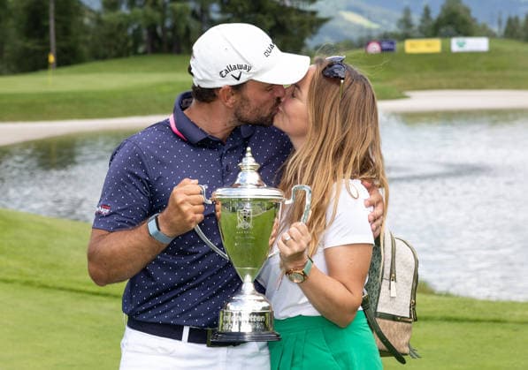 GOLF - Interwetten Open HAUS,AUSTRIA,14.JUN.26 - GOLF - HotelPlanner Tour, Interwetten Open, Golfclub Schladming. Image shows Filip Mruzek (CZE) and his wife. Keywords: trophy.  GEPAxpictures xHaraldxSteiner