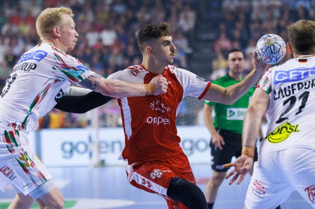 Mads HOXER Aalborg Handbold, 14 in duel against Magnus SAUGSTRUP SC Magdeburg, 23 GER, Aalborg Handbold vs SC Magdeburg, Handball, TruckScout24 EHF FINAL4 2026, Match for 3rd place, Match time 2025 2026, 14 06 2026,, GER, Aalborg Handbold vs SC Magdeburg, Handball, TruckScout24 EHF FINAL4 2026, Match for 3rd place, Match time 2025 2026, 14 06 2026, Koeln Copyright: xEibnerxPressefoto OliverxSchmidtx EP_OST
