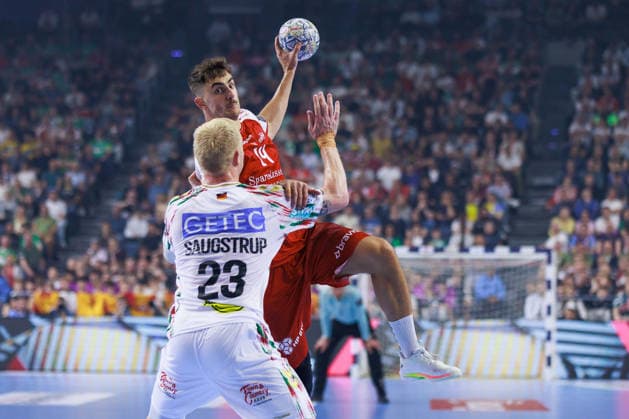 Mads HOXER Aalborg Handbold, 14 in duel against Magnus SAUGSTRUP SC Magdeburg, 23 GER, Aalborg Handbold vs SC Magdeburg, Handball, TruckScout24 EHF FINAL4 2026, Match for 3rd place, Match time 2025 2026, 14 06 2026,, GER, Aalborg Handbold vs SC Magdeburg, Handball, TruckScout24 EHF FINAL4 2026, Match for 3rd place, Match time 2025 2026, 14 06 2026, Koeln Copyright: xEibnerxPressefoto OliverxSchmidtx EP_OST