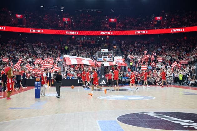 The fans of FC Bayern Basketball with red and white flags before the game, GER, FC Bayern Basketball vs Alba Berlin, Basketball, easycredit Basketball Bundesliga, Playoffs, Final, Game 2, Season 2025 2026, 14 06 2026, GER, FC Bayern Basketball vs Alba Berlin, Basketball, easycredit Basketball Bundesliga, Playoffs, Final, Game 2, Season 2025 2026, 14 06 2026 Muenchen Copyright: xEibner-Pressefoto JennixMaulx EP_JML