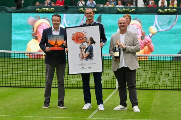 Ralf Weber Tournament Director , Alexander Zverev Germany and Sven Wortmann TERRA WORTMANN KG after honoring Zverev TERRA WORTMANN Open 2026, Tennis, ATP, Tennis Men 500, Tournament, Qualification, 14 06 2026, TERRA WORTMANN Open 2026, Tennis, ATP, Tennis Men 500, Tournament, Qualification, 14 06 2026 Halle Copyright: xEibner-Pressefoto RobertxGertzenx EP_RGN