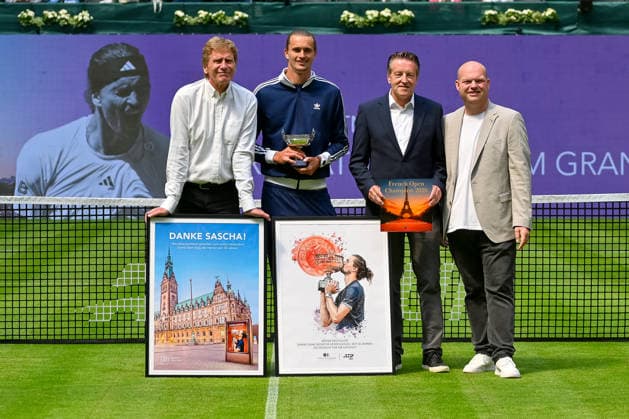 Dietloff von Arnim (Praesident des Deutschen Tennis Bundes), Alexander Zverev (Deutschland), Ralf Weber (Turnierdirektor) und Sven Wortmann (TERRA WORTMANN KG) TERRA WORTMANN Open 2026, Tennis, ATP, Tennis Herren Tennis Herren 500, Turnier, Qualifikation, 14.06.2026, TERRA WORTMANN Open 2026, Tennis, ATP, Tennis Herren 500, Turnier, Qualifikation, 14.06.2026 Halle *** Dietloff von Arnim President of the German Tennis Federation , Alexander Zverev Germany , Ralf Weber Tournament Director and Sven Wortmann TERRA WORTMANN KG TERRA WORTMANN Open 2026, Tennis, ATP, Tennis Men 500, Tournament, Qualification, 14 06 2026, TERRA WORTMANN Open 2026, Tennis, ATP, Tennis Men 500, Tournament, Qualification, 14 06 2026 Halle Copyright: xEibner-Pressefoto RobertxGertzenx EP_RGN