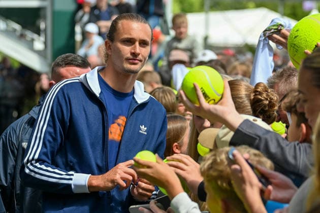 Alexander Zverev Germany signs autographs TERRA WORTMANN Open 2026, Tennis, ATP, Tennis Men 500, Tournament, Qualification, 14 06 2026, TERRA WORTMANN Open 2026, Tennis, ATP, Tennis Men 500, Tournament, Qualification, 14 06 2026 Halle Copyright: xEibner-Pressefoto RobertxGertzenx EP_RGN