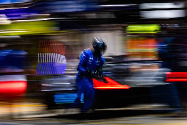 24 HEURES DU MANS 2026 - RACE - SATURDAY mechanic, mecanicien 35 FELIX DA COSTA Antonio (prt), MILESI Charles (fra), HABSBURG Ferdinand (aut), Alpine Endurance Team, Alpine A424 35, Hypercar, action pitlane, during the 24 Hours of Le Mans 2026, 3rd round of the 2026 FIA World Endurance Championship, on June 13, 2026 on the Circuit des 24 Heures du Mans in Le Mans, France -  Copyright: xGERMAINxHAZARDx