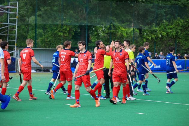 2026 06 14 , Zehlendorfer Wespen vs Berliner Hockey Club, Field Hockey,1 BL , Men, Clubanlage Wespennest Before the game, fair high-five between the teams Berlin Berlin Germany