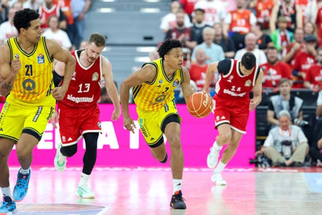 Jack Kayil Alba Berlin, 07 with ball with Michael Rataj Alba Berlin, 21 and Andreas Obst FC Bayern Basketball, 13 , with Vladimir Lucic FC Bayern Basketball, 11 , GER, FC Bayern Basketball vs Alba Berlin, Basketball, easycredit Basketball Bundesliga, Playoffs, Final, Game 2, Season 2025 2026, 14 06 2026, GER, FC Bayern Basketball vs Alba Berlin, Basketball, easycredit Basketball Bundesliga, Playoffs, Final, Game 2, Season 2025 2026, 14 06 2026 Munich Copyright: xEibner-Pressefoto JennixMaulx EP_JML