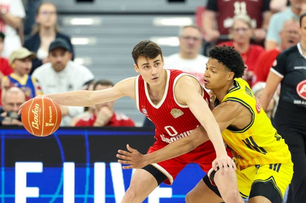 Nenad Dimitrijevic FC Bayern Basketball, 00 with ball in duel with Jack Kayil Alba Berlin, 07 , GER, FC Bayern Basketball vs Alba Berlin, Basketball, easycredit Basketball Bundesliga, Playoffs, Final, Game 2, Season 2025 2026, 14 06 2026, GER, FC Bayern Basketball vs Alba Berlin, Basketball, easycredit Basketball Bundesliga, Playoffs, Final, Game 2, Season 2025 2026, 14 06 2026 Muenchen Copyright: xEibner-Pressefoto JennixMaulx EP_JML
