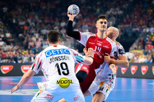 Cologne, Germany Handball EHF CL Final 4 Match 3rd place Aalborg Handbold SC Magdeburg from left Elvar Örn Jonsson Magdeburg , Mads Hoxer Hangaard Aalborg , Oscar Bergendahl SC Magdeburg Cologne Lanxess Arena Nordrhein Westfalen Germany