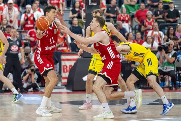 Vladimir Lucic 11 FC Bayern Basketball passes the ball to Justus Hollatz 21 FC Bayern Basketball , FC Bayern Basketball vs Alba Berlin, BBL, Final 2, 14 06 2026 Munich Bavaria Germany Copyright: xkolbert-press UlrichxGamelx