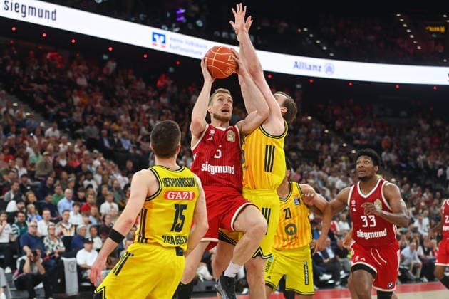 Niels GIFFEY FCB , Action,duel against Moses WOOD Berlin Basketball BBL,Season 2025 2026 Play Off Final Game 2, FC Bayern Muenchen Alba Berlin on 14 06 2026 S A P G A R D EN