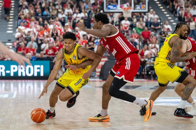 Jack Kayil 7 Alba Berlin in a duel with David McCormack 33 FC Bayern Basketball , FC Bayern Basketball vs Alba Berlin, BBL, Final 2, 14 06 2026 Munich Bavaria Germany Copyright: xkolbert-press UlrichxGamelx