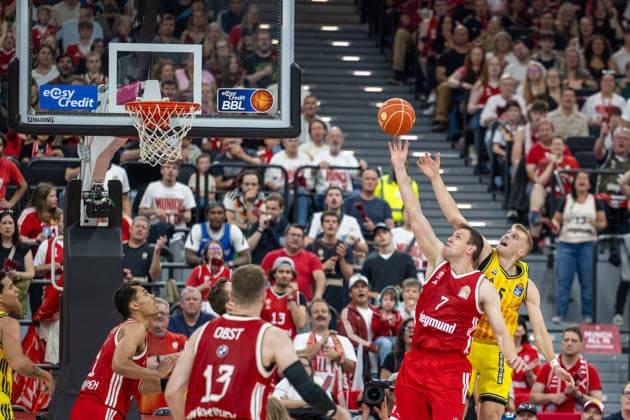Johannes Voigtmann 7 FC Bayern Basketball in a duel with Sam Griesel 5 Alba Berlin , FC Bayern Basketball vs Alba Berlin, BBL, Final 2, 14 06 2026 Munich Bavaria Germany Copyright: xkolbert-press UlrichxGamelx