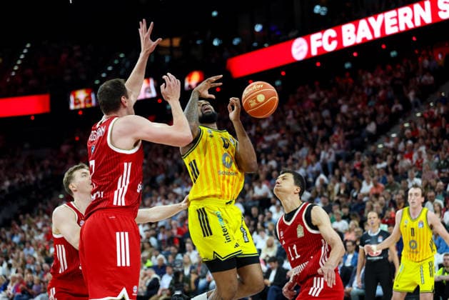 Jwan Roberts Alba Berlin, 13 with Johannes Voigtmann FC Bayern Basketball, 07 , with Vladimir Lucic FC Bayern Basketball, 11 , GER, FC Bayern Basketball vs Alba Berlin, Basketball, easycredit Basketball Bundesliga, Playoffs, Final, Game 2, Season 2025 2026, 14 06 2026, GER, FC Bayern Basketball vs Alba Berlin, Basketball, easycredit Basketball Bundesliga, Playoffs, Final, Game 2, Season 2025 2026, 14 06 2026 Munich Copyright: xEibner-Pressefoto JennixMaulx EP_JML