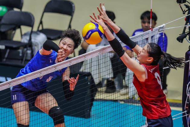 (260614) -- ILOCOS SUR PROVINCE, June 14, 2026 -- Tsai Yu-Chun (L) of Chinese Taipei competes against Na Hyunsoo (R) of South Korea during the final match between South Korea and Chinese Taipei at the 2026 AVC Women s Cup in Ilocos Sur Province, the Philippines, on June 14, 2026. ) (SP)PHILIPPINES-ILOCOS SUR PROVINCE-VOLLEYBALL-2026 AVC WOMEN S CUP-FINAL RouellexUmali 