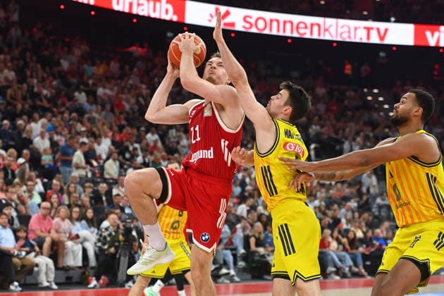 Justus HOLLATZ FCB , action,duel against Jonas MATTISSECK Alba Berlin , re Moses WOOD Berlin Basketball BBL,Season 2025 2026 Play Off Final Game 2, FC Bayern Muenchen Alba Berlin on 14 06 2026 S A P G A R D EN