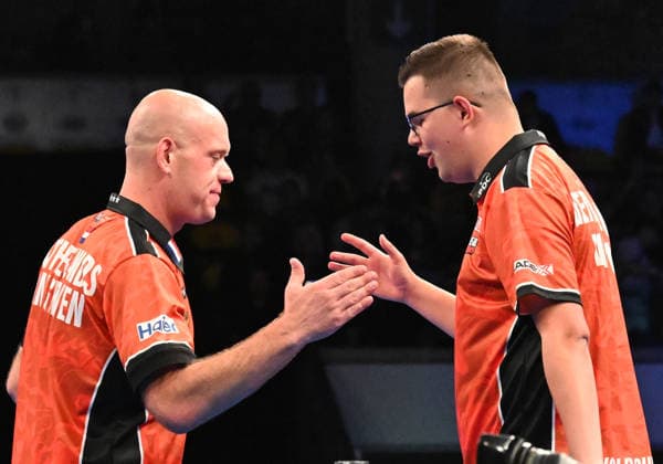 14 06 2026, xhbx, Dart World Cup of Darts 2026, v l Michael van Gerwen Netherlands , Gian van Veen Netherlands cheers after the end of the match DFL DFB REGULATIONS PROHIBIT ANY USE OF PHOTOGRAPHS as IMAGE SEQUENCES and or QUASI VIDEO Frankfurt