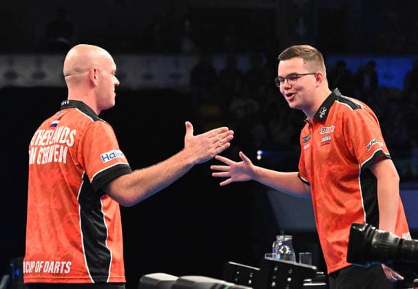 14 06 2026, xhbx, Dart World Cup of Darts 2026, v l Michael van Gerwen Netherlands , Gian van Veen Netherlands cheers after the end of the match DFL DFB REGULATIONS PROHIBIT ANY USE OF PHOTOGRAPHS as IMAGE SEQUENCES and or QUASI VIDEO Frankfurt