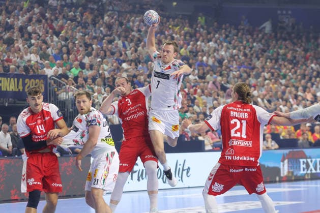 14 06 2026, xtgx, Handball, EHF Champions League match for 3rd place, HBC Aalborg Handbold SC Magdeburg v l Felix Claar Magdeburg, 7 throws goal, Torschuetze, scores goal, Treffer, scores the goal Koeln