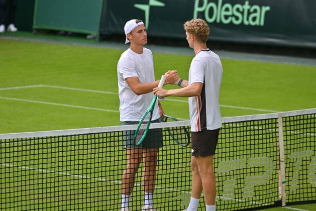 Tom Gentzsch Germany and Martin Landaluce Spain high-five after the match TERRA WORTMANN Open 2026, Tennis, ATP, Tennis Men 500, Tournament, Qualification, 14 06 2026, TERRA WORTMANN Open 2026, Tennis, ATP, Tennis Men 500, Tournament, Qualification, 14 06 2026 Halle Copyright: xEibner-Pressefoto RobertxGertzenx EP_RGN