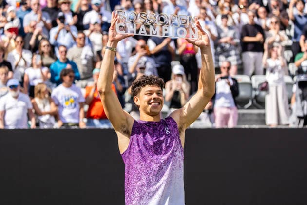 14 06 26 Boss Open Stuttgart Germany, Stuttgart, 14 06 2026, Tennis, Boss Open Stuttgart Ben Shelton USA , cheering, victory, award ceremony