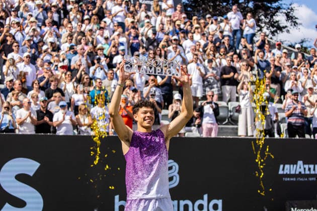 14 06 26 Boss Open Stuttgart Germany, Stuttgart, 14 06 2026, Tennis, Boss Open Stuttgart Ben Shelton USA , cheering, victory, award ceremony