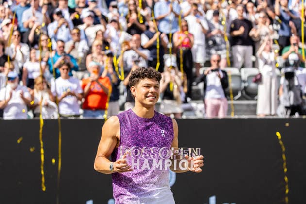 14 06 26 Boss Open Stuttgart Germany, Stuttgart, 14 06 2026, Tennis, Boss Open Stuttgart Ben Shelton USA , cheering, victory, award ceremony