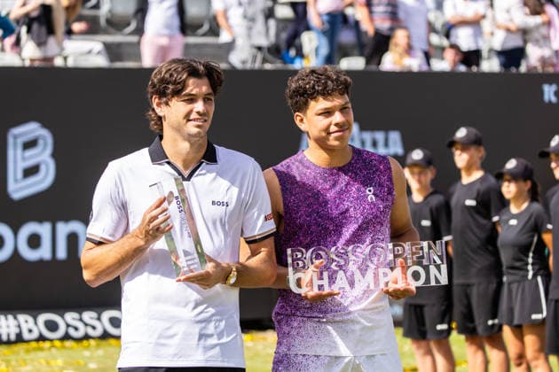 14 06 26 Boss Open Stuttgart Germany, Stuttgart, 14 06 2026, Tennis, Boss Open Stuttgart v l Taylor Fritz USA , Bens Shelton USA , Cheering, Award ceremony