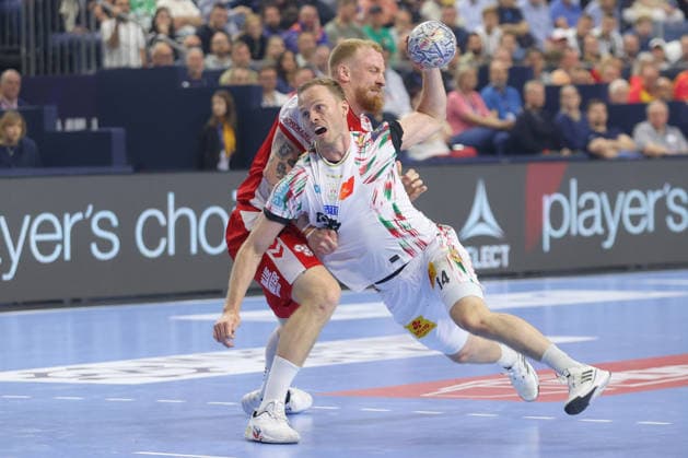 14 06 2026, xtgx, Handball, EHF Champions League match for 3rd place, HBC Aalborg Handbold SC Magdeburg v l Felix Möller Aalborg, 20 Omar Ingi Magnusson Magdeburg, 14 throws goal, goal scorer, scores goal, scores the goal Koeln