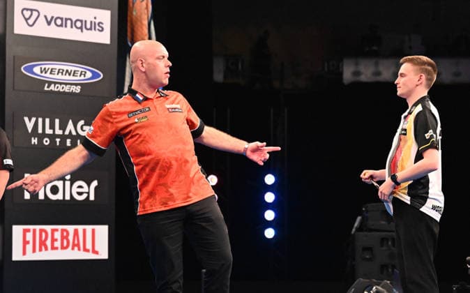 14 06 2026, xhbx, Dart World Cup of Darts 2026, v l Michael van Gerwen Netherlands , Ricardo Pietreczko Germany DFL DFB REGULATIONS PROHIBIT ANY USE OF PHOTOGRAPHS as IMAGE SEQUENCES and or QUASI VIDEO Frankfurt