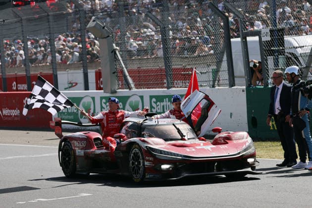 Winner Mike Conway GBR Kamui Kobayashi JPN and Nyck de Vries NED Toyota GR010 Hybrid 7 together on the lap of honor on the start-finish straight, Race, 24 Hours of Le Mans, France, WEC World Endurance Championship, 14 06 2026, Toyota Gazoo Racing