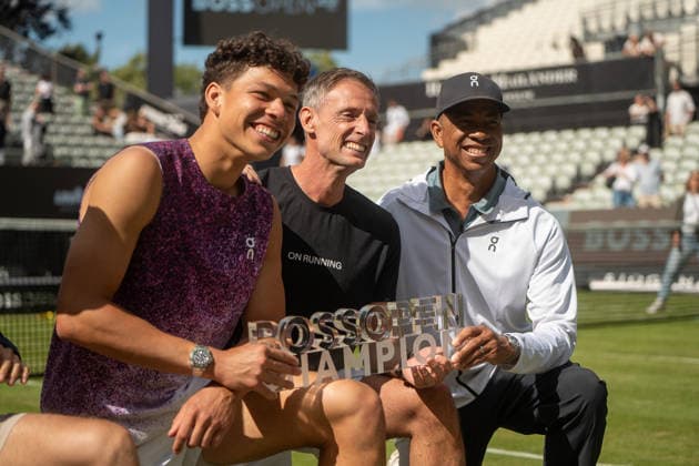 Ben Shelton with trophy, Bryan Shelton father and coach of Ben Shelton , Ben Shelton vs Taylor Fritz, Tennis, ATP Tournament, Boss Open, Center Court, Final, 14 06 2026, Ben Shelton vs Taylor Fritz, Tennis, ATP Tournament, Boss Open, Center Court, Final, 14 06 2026, Stuttgart Copyright: xEibner-Pressefoto EdwardxCheungx EP_ECG